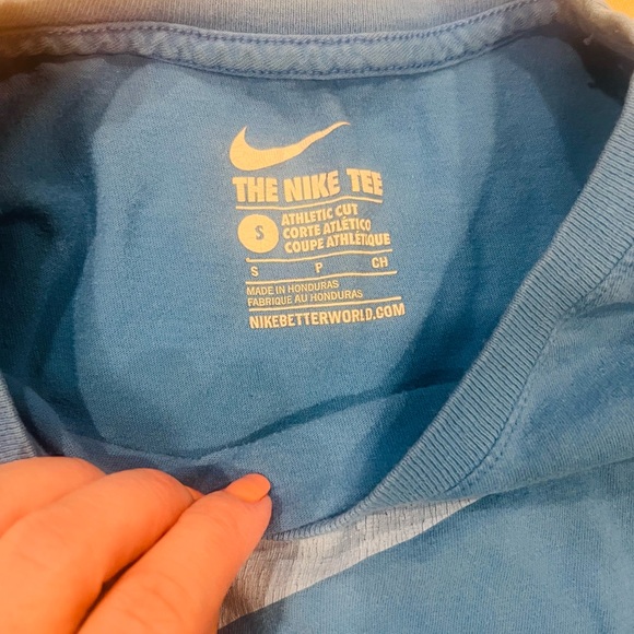Nike tshirt- pre-loved condition! FREE WITH BUNDLE! - Picture 2 of 2